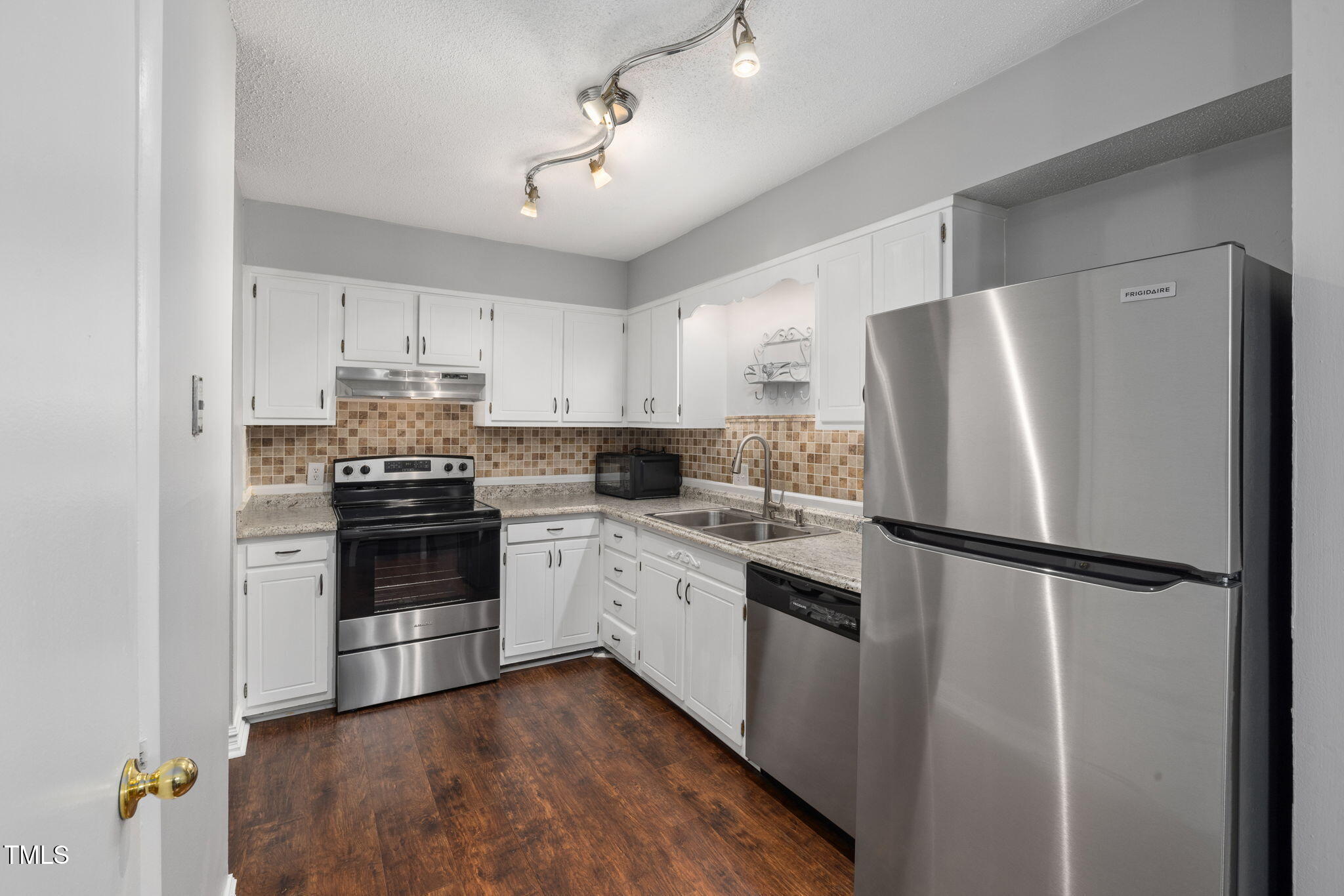 5102 Flint Ridge Place Raleigh, NC 27609 - Photo 7 of 26 12-web-or-mls-7K5A9369