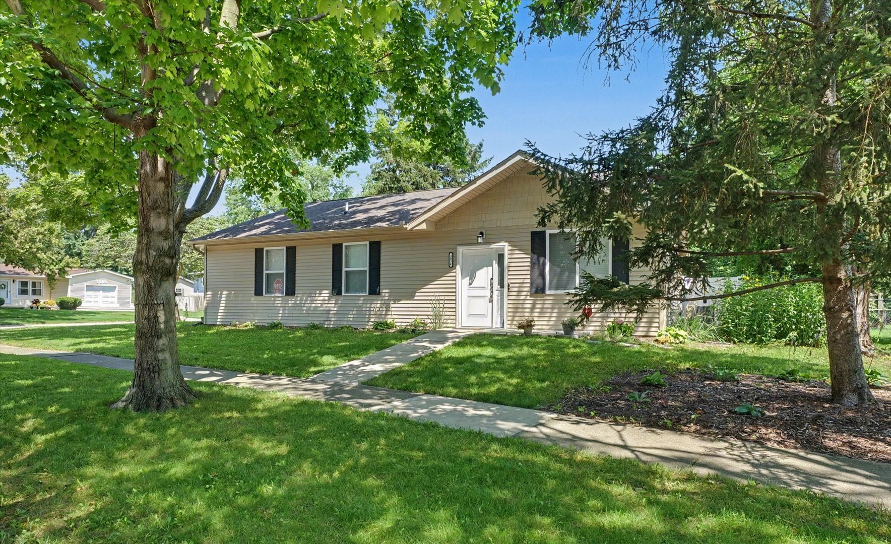 2014 Winchester Drive Champaign, IL 61821 - Photo 1 of 32
