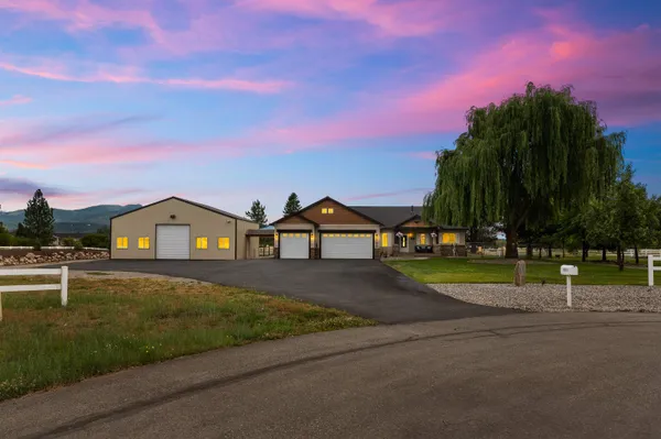 $975,000 | 6608 North Vincent Road, Newman Lake, WA 99025