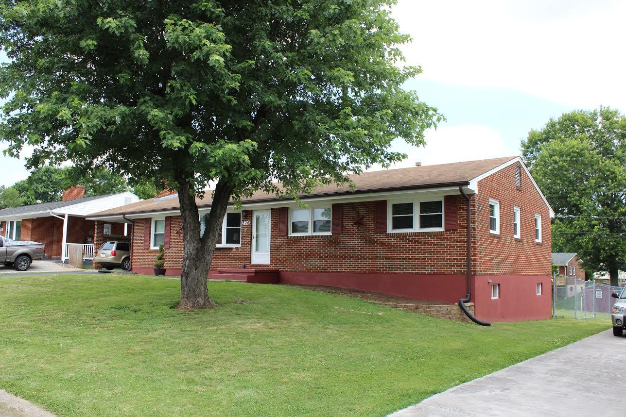 526 Santee Road Roanoke, VA 24019 - Photo 5 of 28 SANTEE.FRONT.062216.2