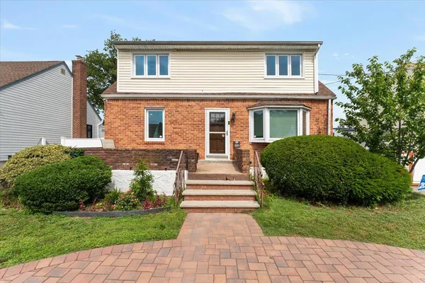 $889,000 | 1434 Noel Avenue, Hewlett, NY 11557