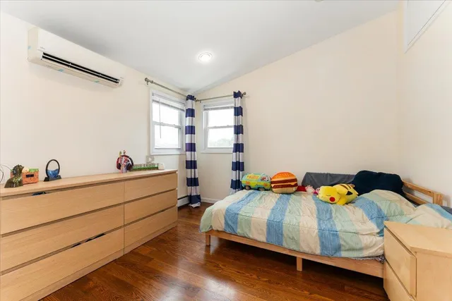 $899,000 | 1434 Noel Avenue, Hewlett, NY 11557