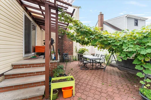 $899,000 | 1434 Noel Avenue, Hewlett, NY 11557