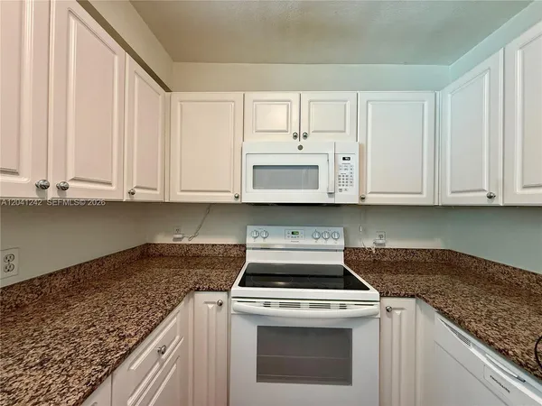 $610,000 | 7800 Collins Avenue, Unit 407, Miami Beach, FL 33141