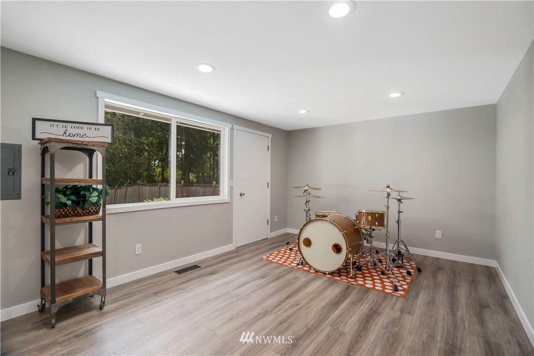 14424 158th Place Southeast Renton, WA 98059 - Photo 15 of 35 Gallery Image 15