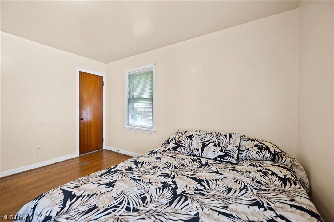 4170 Stilmore Road Cleveland, OH 44121 - Photo 18 of 26 View of hardwood floored bedroom