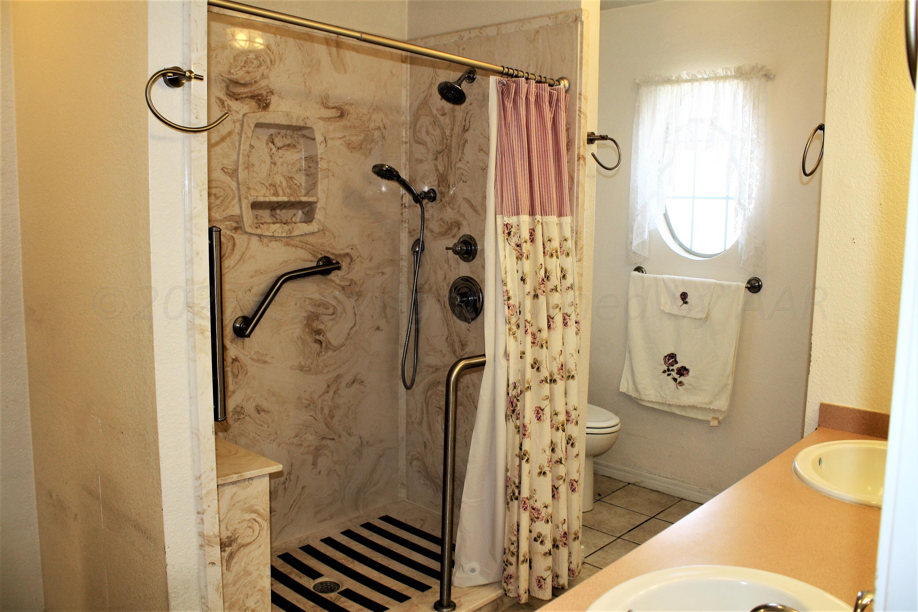 8800 Dowell Road Amarillo, TX 79119 - Photo 14 of 18 15 Master Bath