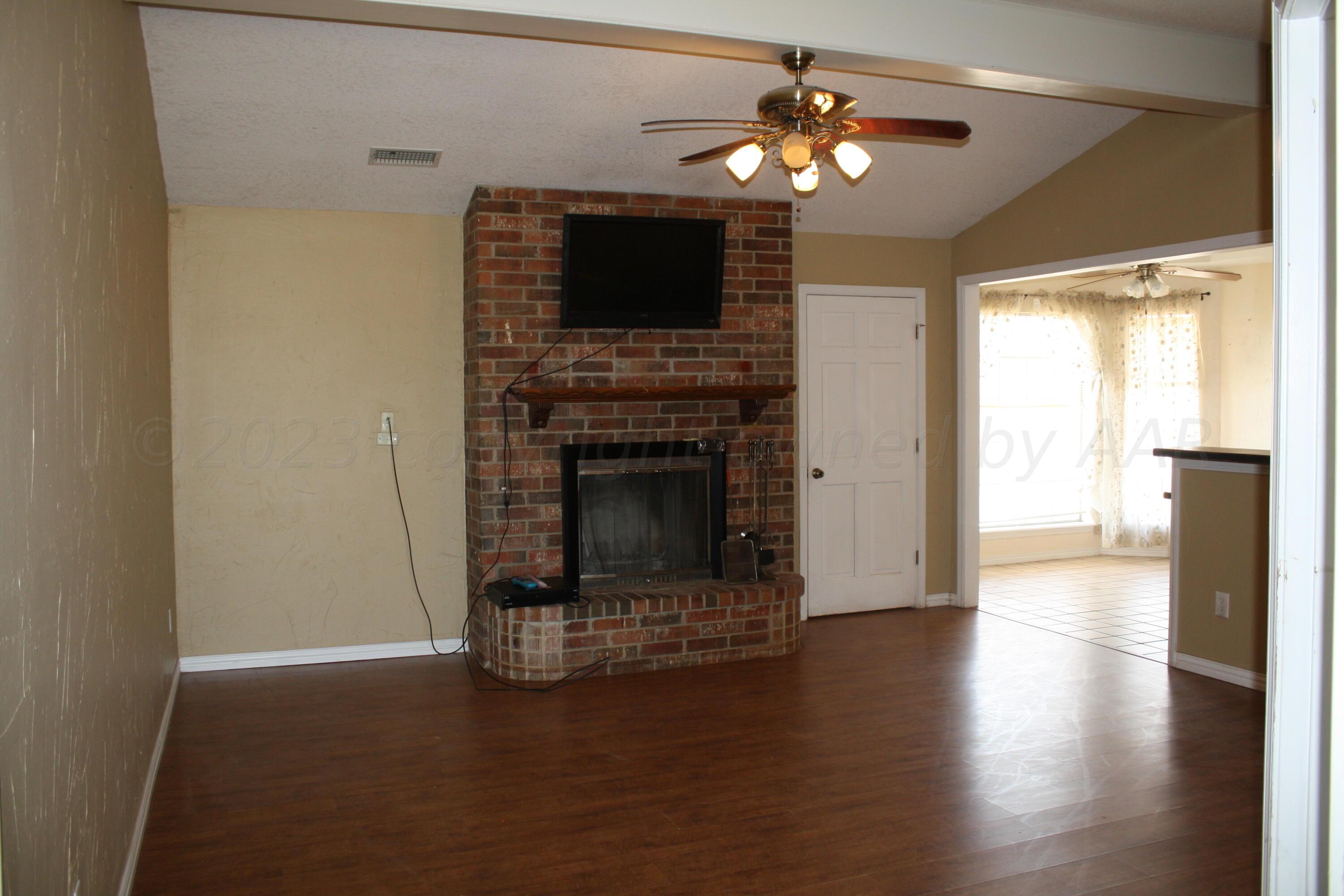 8800 Dowell Road Amarillo, TX 79119 - Photo 2 of 18 3 living