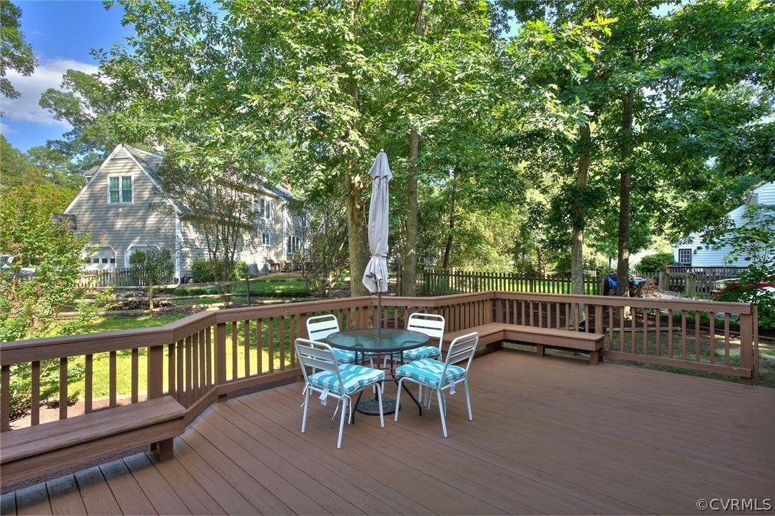 Entertain on this spacious deck with built in benc