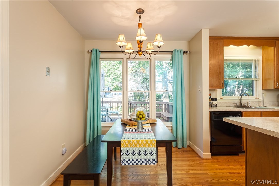 Breakfast nook overlooks the backyard. Plenty of n