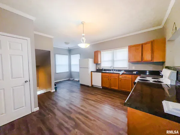 $147,000 | 300 West Goodall Street, Marion, IL 62959