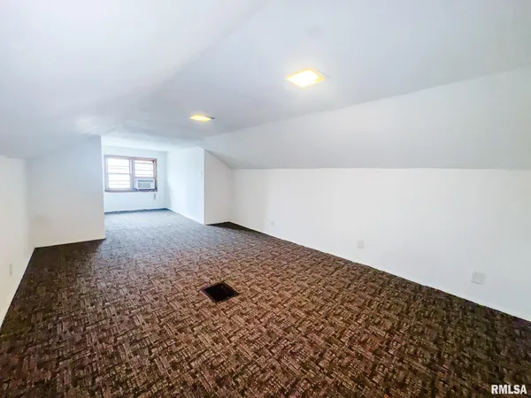 $147,000 | 300 West Goodall Street, Marion, IL 62959