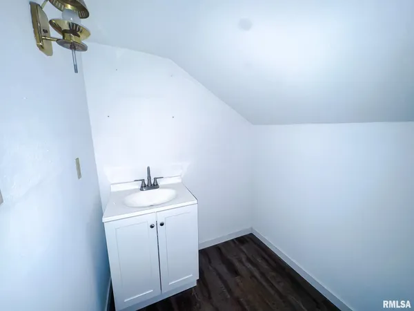 $147,000 | 300 West Goodall Street, Marion, IL 62959