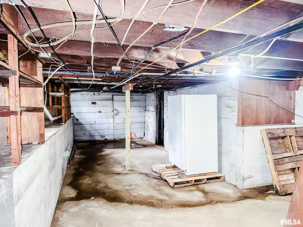 $147,000 | 300 West Goodall Street, Marion, IL 62959