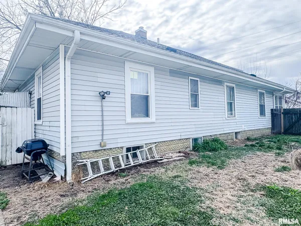 $147,000 | 300 West Goodall Street, Marion, IL 62959