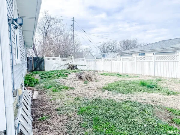 $147,000 | 300 West Goodall Street, Marion, IL 62959