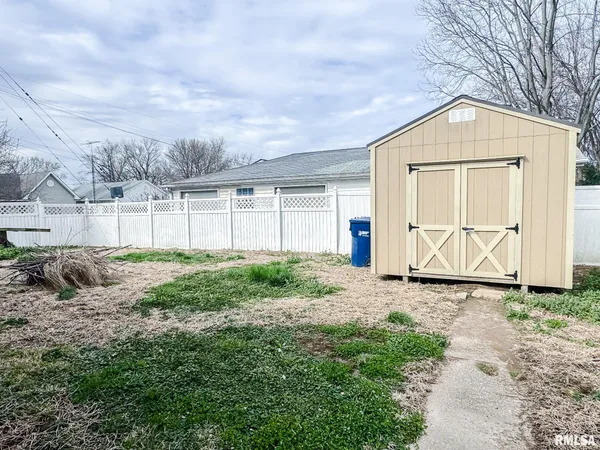 $147,000 | 300 West Goodall Street, Marion, IL 62959