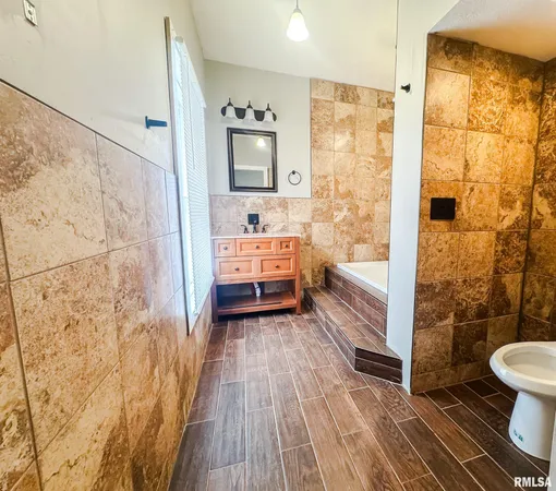 $147,000 | 300 West Goodall Street, Marion, IL 62959