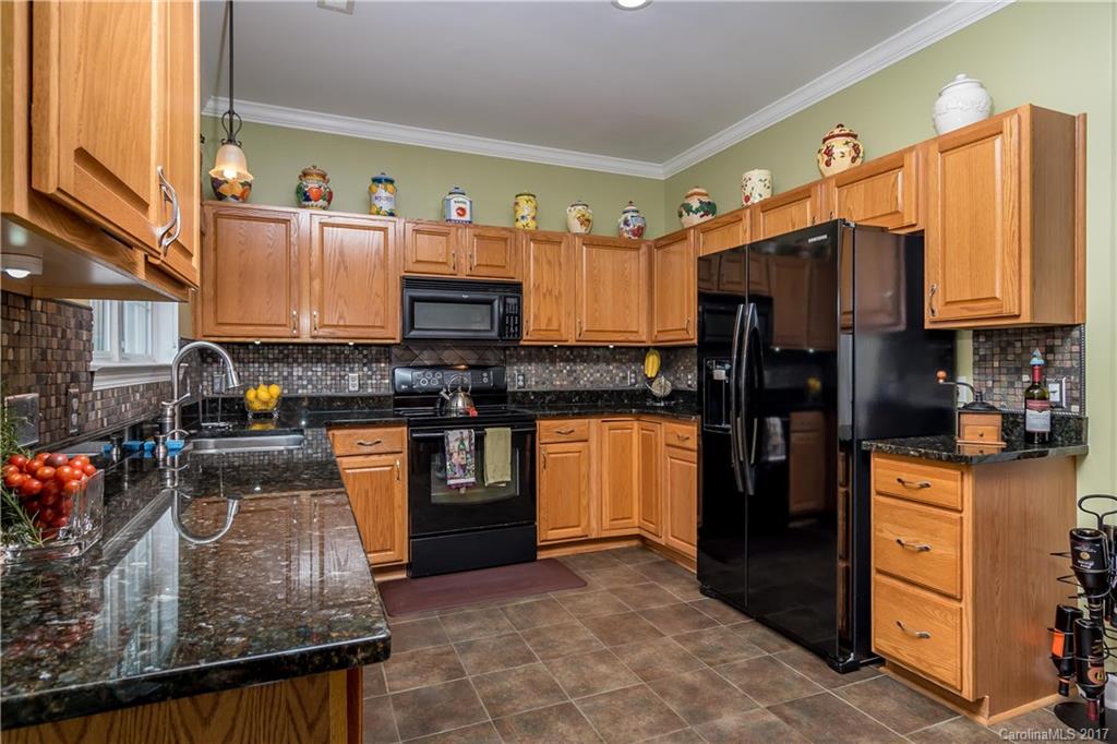 518 Clearbrook Road Matthews, NC 28105 - Photo 7 of 24 Gallery Image 7