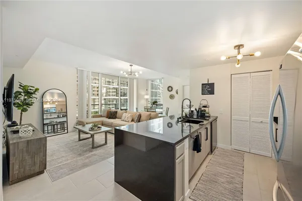 $4,250 | 300 South Biscayne Boulevard, Unit T1502, Miami, FL 33131