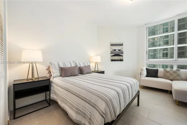 $4,250 | 300 South Biscayne Boulevard, Unit T1502, Miami, FL 33131