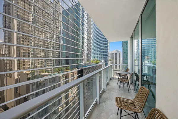 $4,250 | 300 South Biscayne Boulevard, Unit T1502, Miami, FL 33131