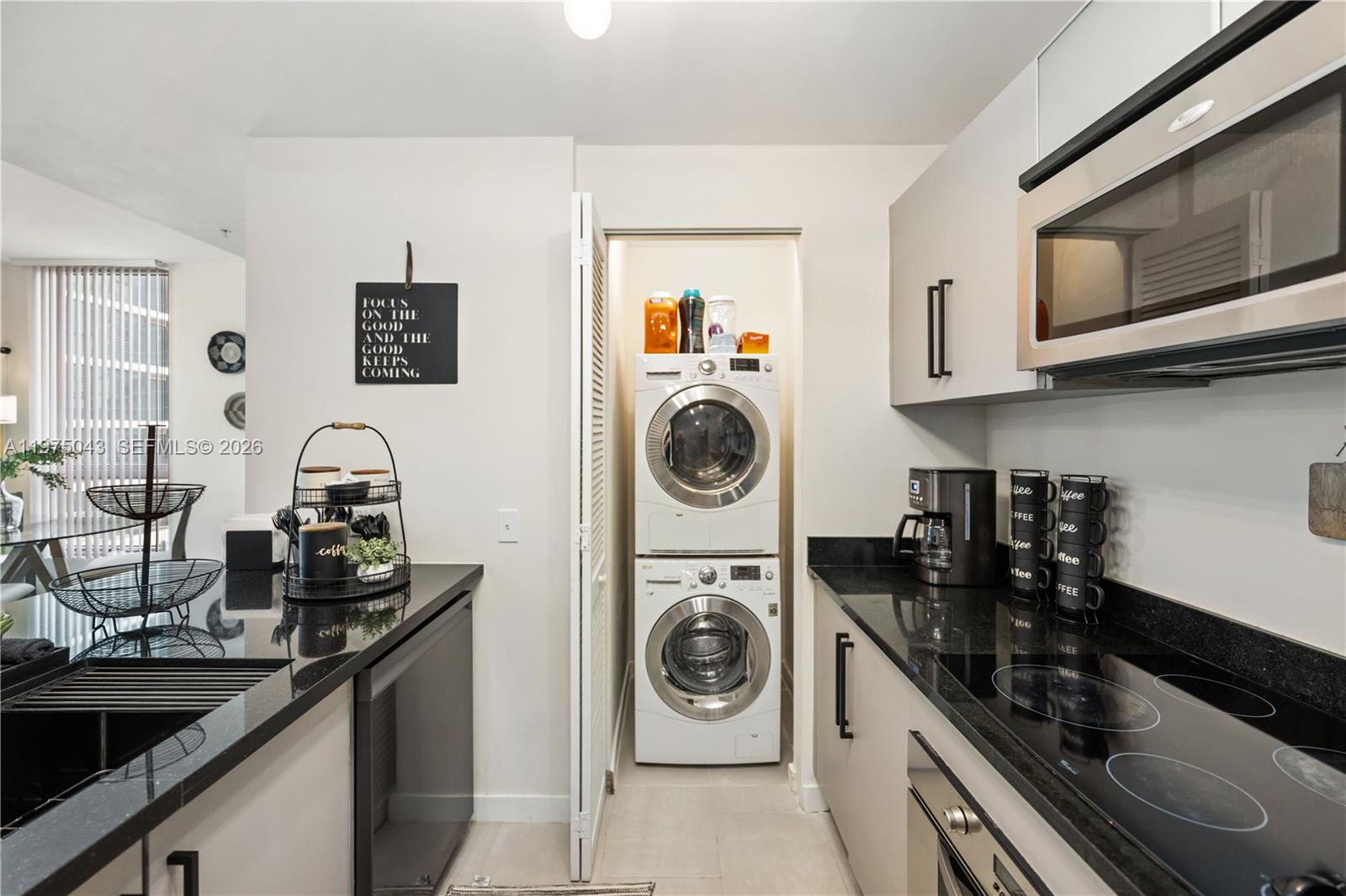 300 South Biscayne Boulevard, Unit T1502 Miami, FL 33131 - Photo 6 of 24