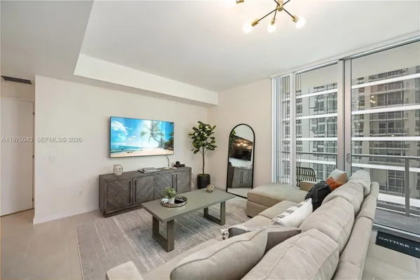 $4,250 | 300 South Biscayne Boulevard, Unit T1502, Miami, FL 33131