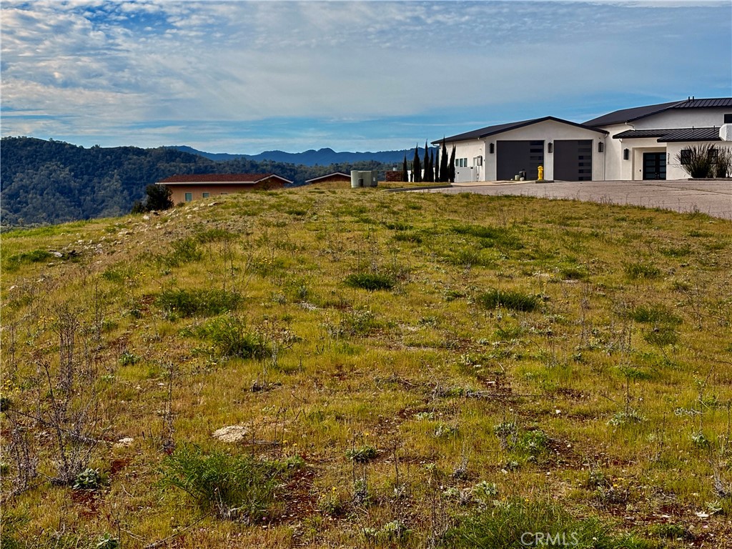 3260 Timberline Drive Paso Robles, CA 93446 - Photo 3 of 20 Top of the community , end of the road with large custom homes at the end of this cul-de-sac