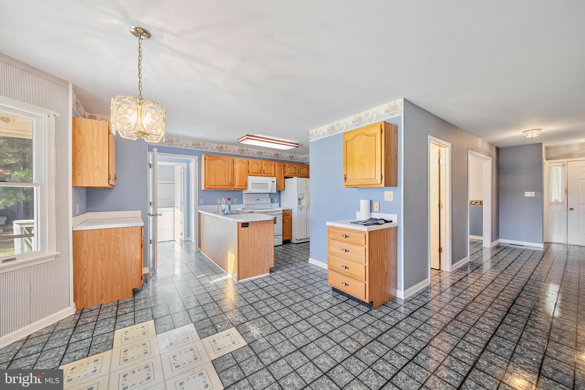 32825 Dagsboro Road Parsonsburg, MD 21849 - Photo 11 of 56 Kitchen / Breakfast Area / Foyer