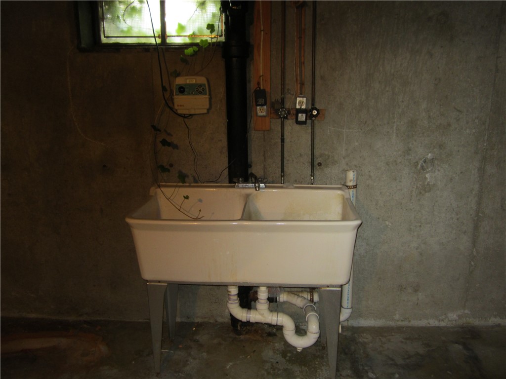 29 Valley Street Cranston, RI 02920 - Photo 28 of 29