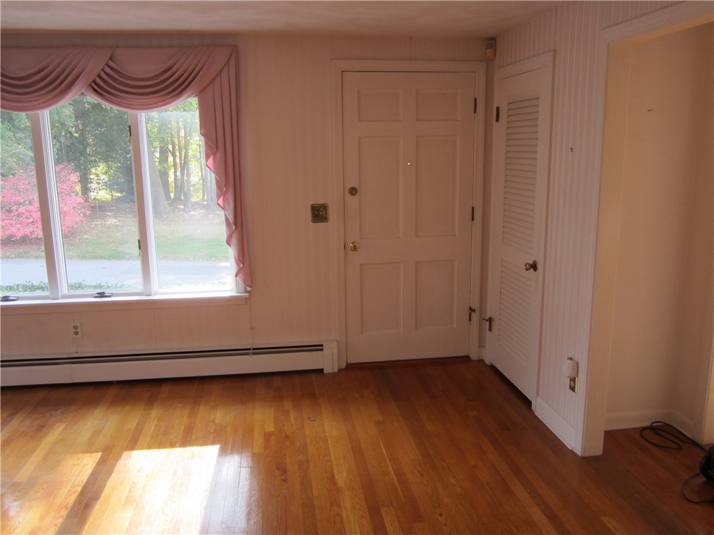 29 Valley Street Cranston, RI 02920 - Photo 8 of 29