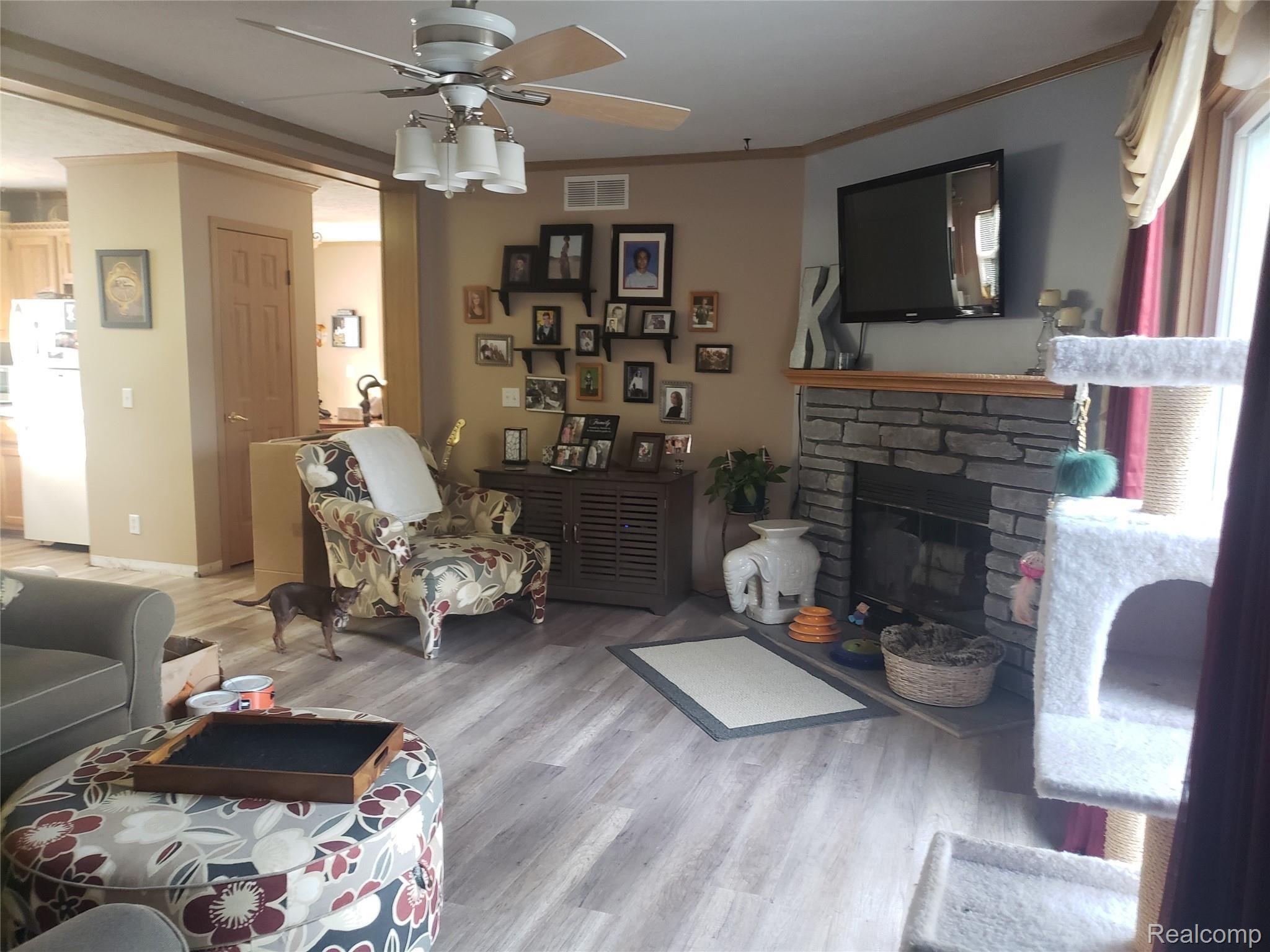 2860 Stanton Road Oxford, MI 48371 - Photo 16 of 33 Family room