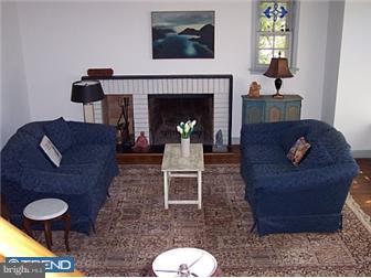 9 Johns Road Cheltenham, PA 19012 - Photo 2 of 12 Living Room