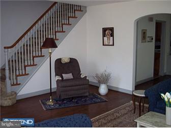 9 Johns Road Cheltenham, PA 19012 - Photo 4 of 12 Living Room
