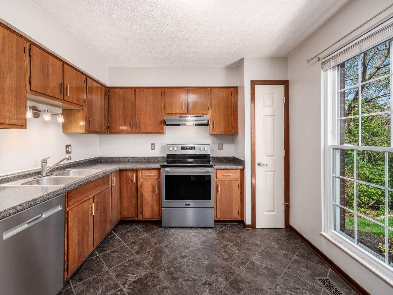 133 Ravine Ridge Drive South Powell, OH 43065 - Photo 10 of 35 C_-_133_Ravine_Ridge_S_012