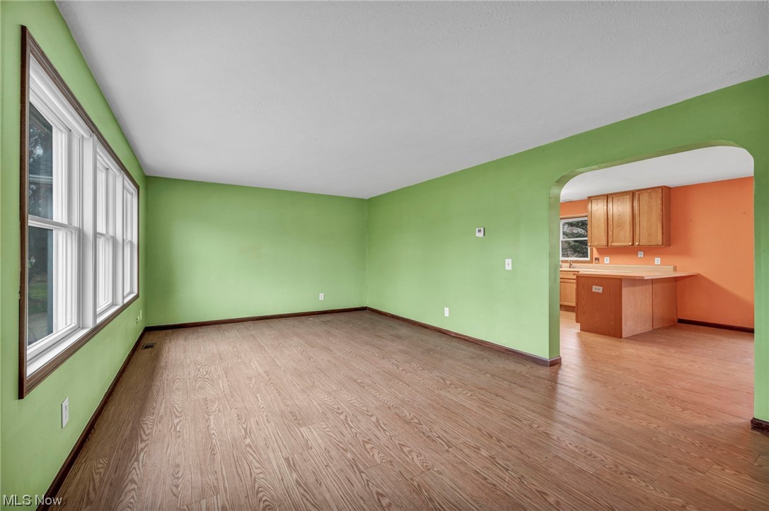 35808 Lorain Road North Ridgeville, OH 44039 - Photo 6 of 35 Living room
