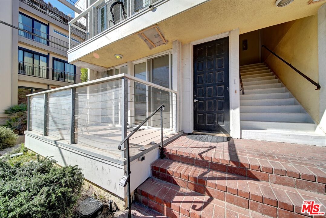 15 Spinnaker Street, Unit 101 Marina del Rey, CA 90292 - Photo 3 of 39