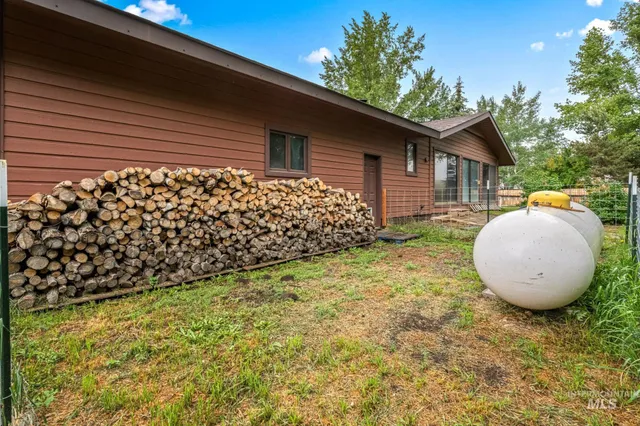 $460,000 | 4 North 100 West, Fairfield, ID 83327