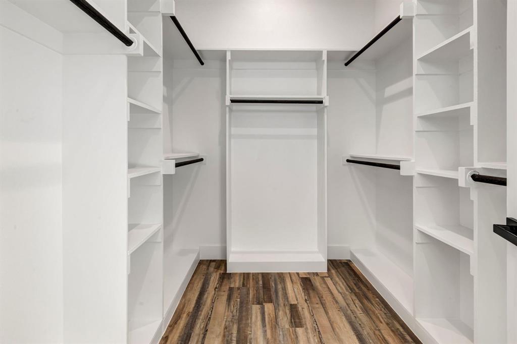 521 Melba Street, Unit 101 Dallas, TX 75208 - Photo 18 of 24 Primary Closet