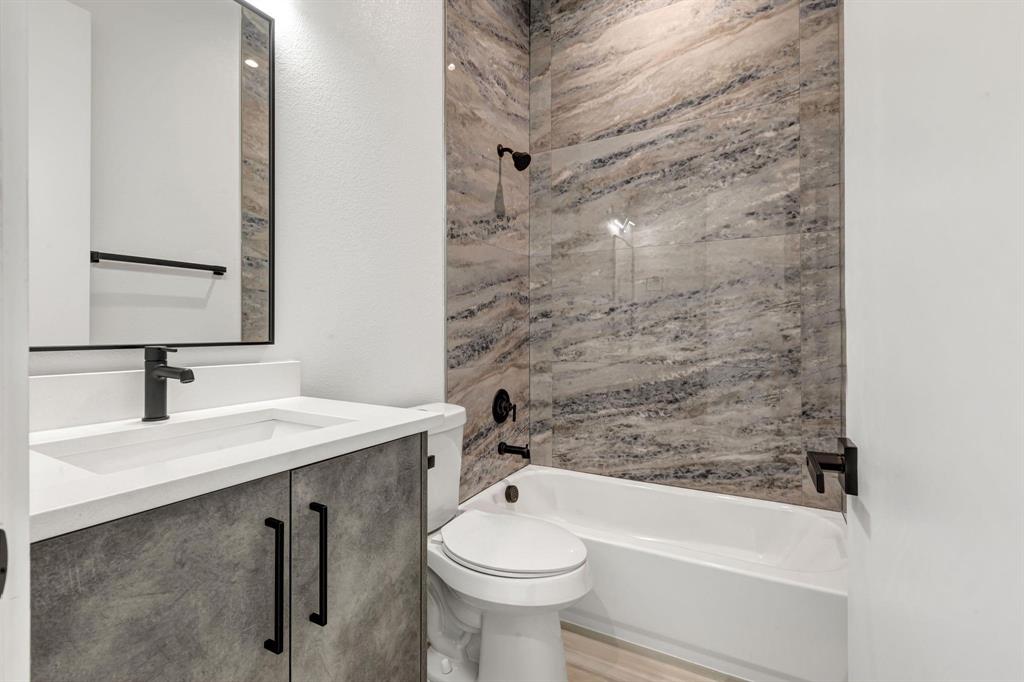 521 Melba Street, Unit 101 Dallas, TX 75208 - Photo 20 of 24 Full Bath #2