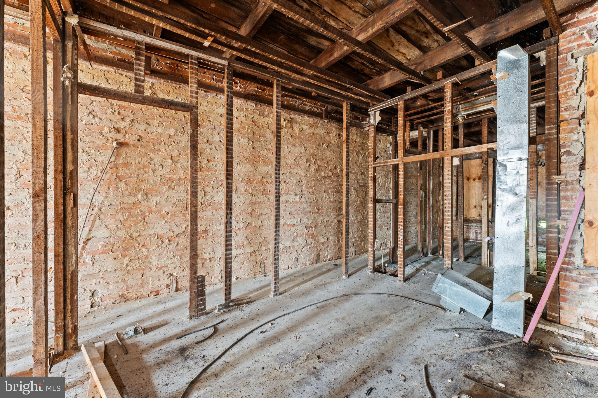 809 Appleton Street Baltimore, MD 21217 - Photo 11 of 16 a view of an empty room