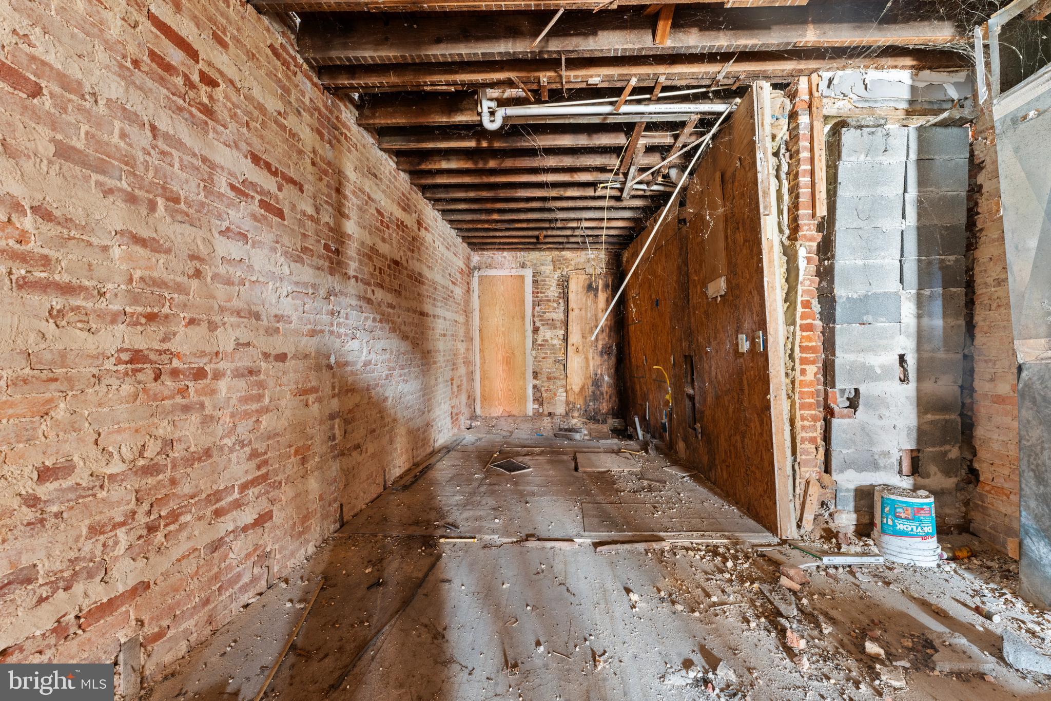 809 Appleton Street Baltimore, MD 21217 - Photo 5 of 16 a view of entryway