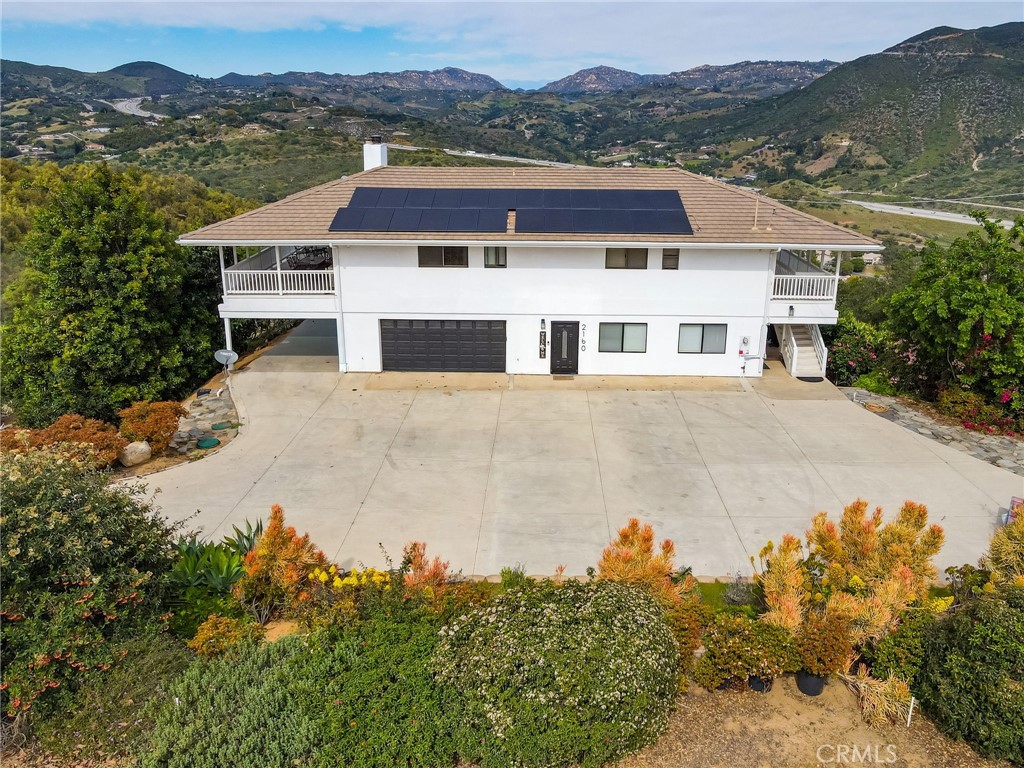 2160 Puerto Del Mundo Fallbrook, CA 92028 - Photo 2 of 63