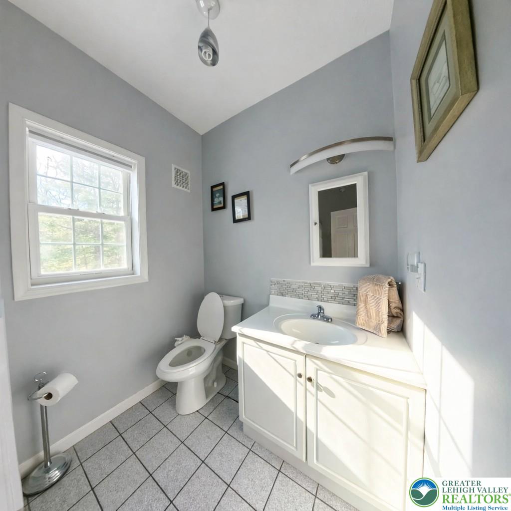 162 Oak Ridge Drive Milford, PA 18337 - Photo 15 of 45