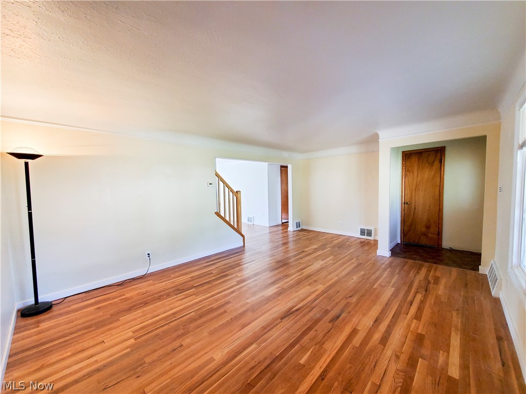1673 Rush Road Wickliffe, OH 44092 - Photo 5 of 24 Living Room