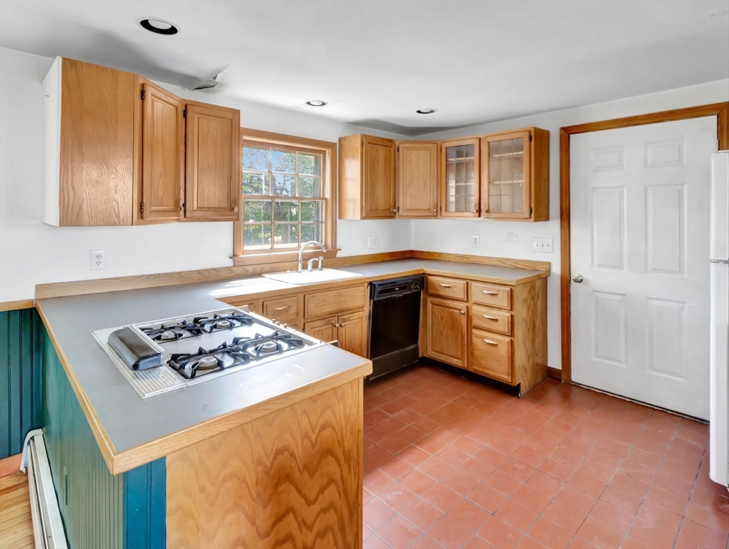 274 Newport Road Hull, MA 02045 - Photo 11 of 42