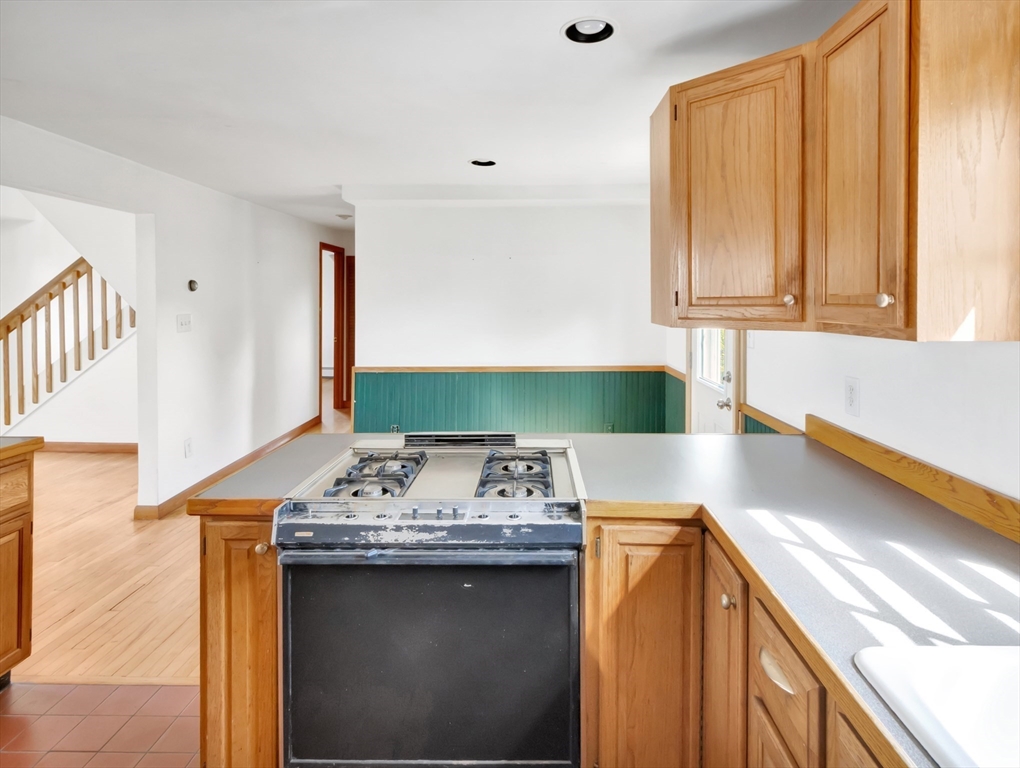 274 Newport Road Hull, MA 02045 - Photo 13 of 42