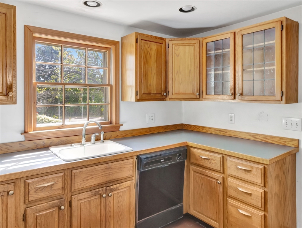 274 Newport Road Hull, MA 02045 - Photo 14 of 42