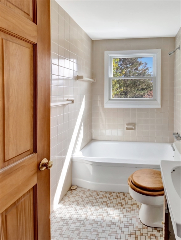 274 Newport Road Hull, MA 02045 - Photo 16 of 42